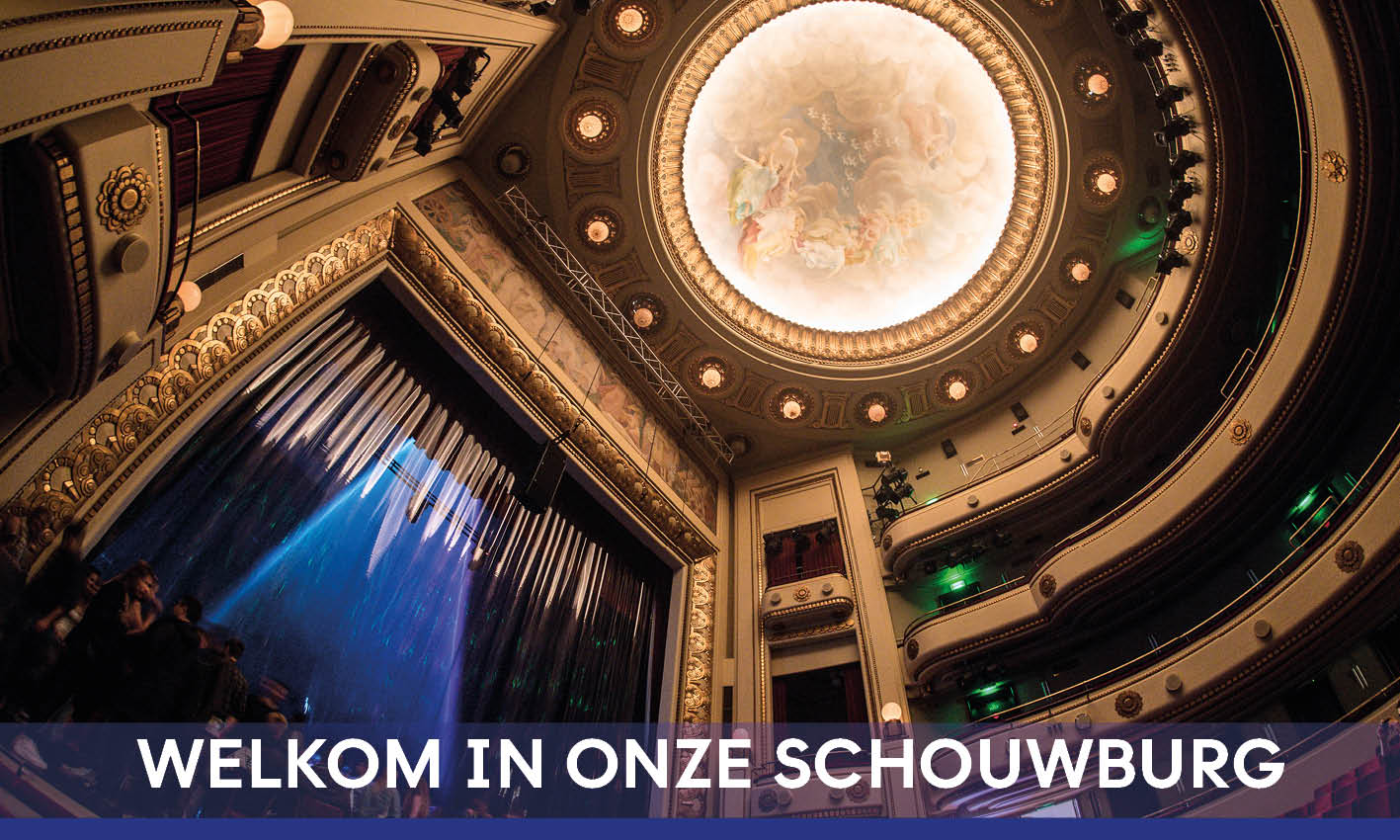 plafond en podium van de schouwburg